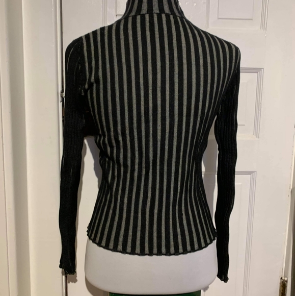 Sweater - Picture 1 of 2